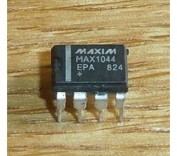 MAX 1044 ( CMOS-Spannungswandler 1,5 - 10 V )